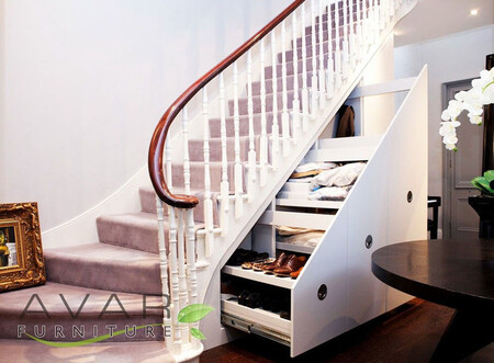 livinng-room-with-stair